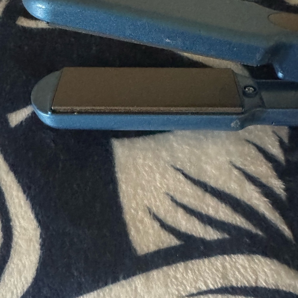 BabyBliss Mini Compact Blue Hair Straightener - Picture 4 of 4